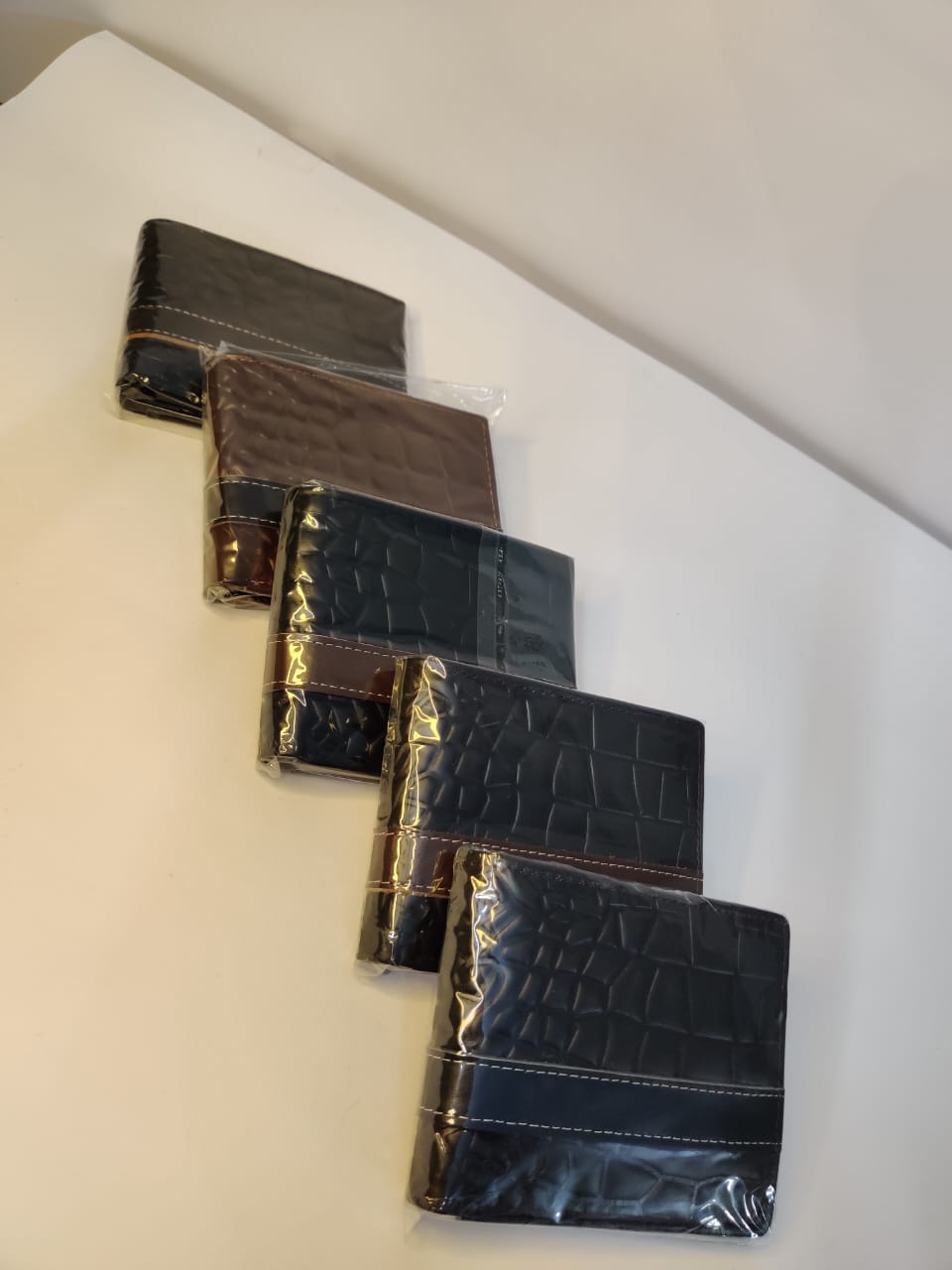 Crocodile Texture Cow Leather Wallet - Image 7